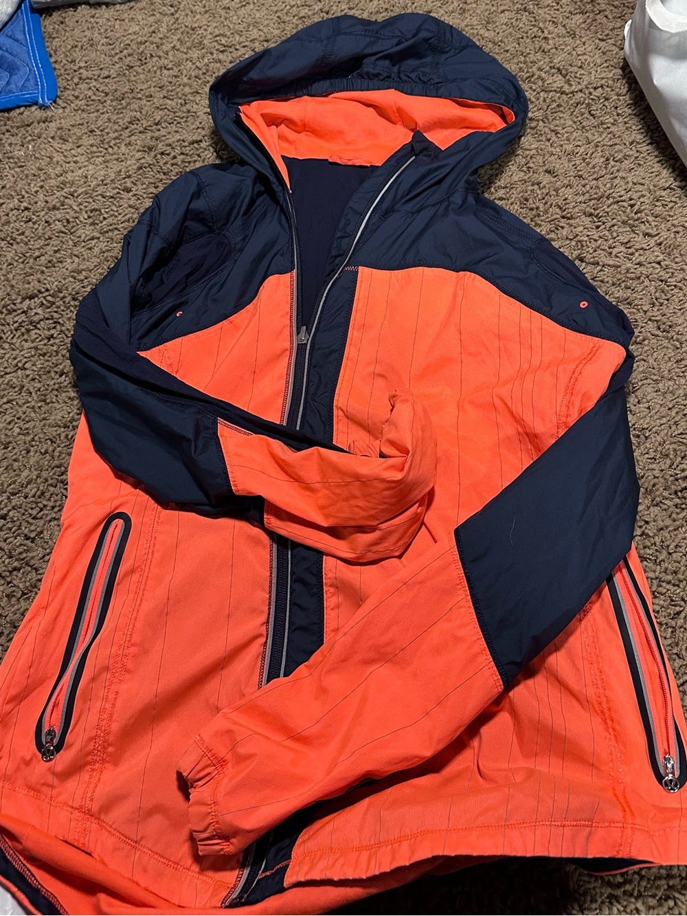 Lululemon running coat, size 8
Get up and glow
